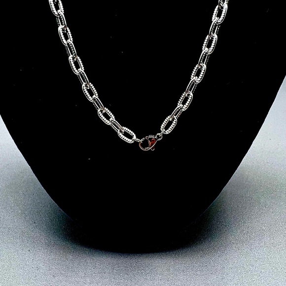 Elegant Silver Chain Necklace lightweight aluminum - Picture 2 of 3